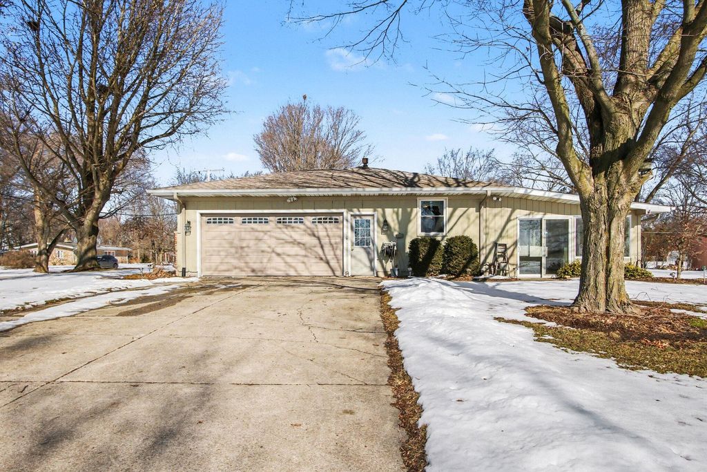 Photo of 1257 Cr-325 E, Valparaiso, IN 46383 (MLS # 833999)