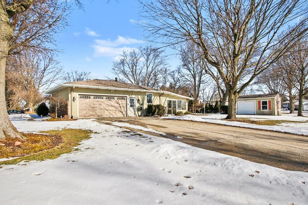 Photo of 1257 Cr-325 E, Valparaiso, IN 46383 (MLS # 833999)