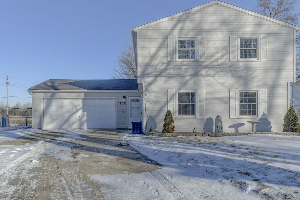 Photo of 1130 W 72nd Court, Merrillville, IN 46410 (MLS # 833072)