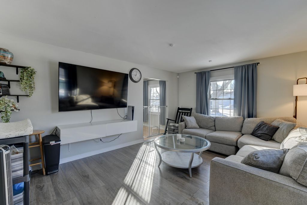 Photo of 1130 W 72nd Court, Merrillville, IN 46410 (MLS # 833072)