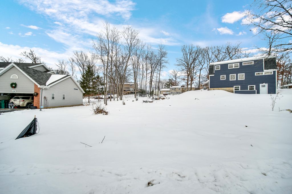 Photo of 2045 Hidden Valley Drive, Crown Point, IN 46307 (MLS # 833634)