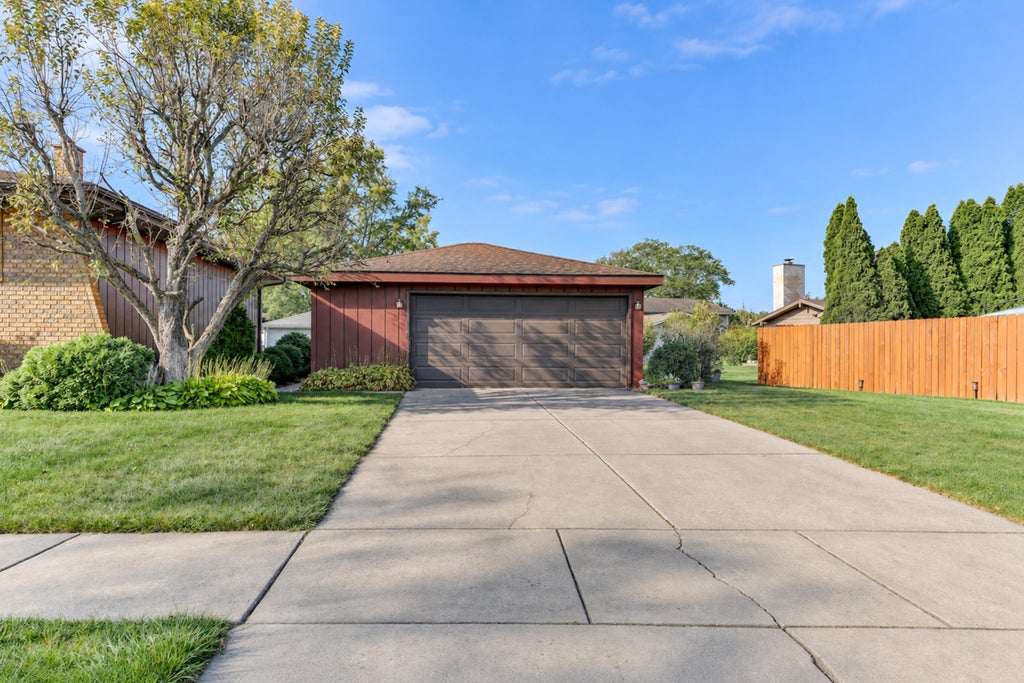 Photo of 9500 Lilac Lane, Munster, IN 46321 (MLS # 844928)