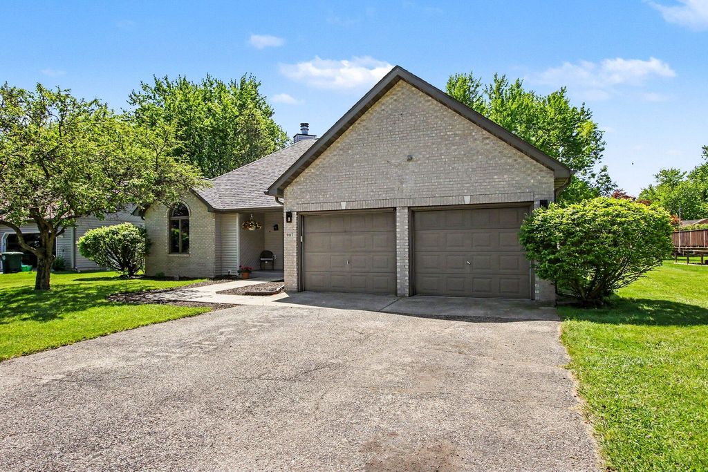 Photo of 907 E 12th Street, Hobart, IN 46342 (MLS # 838945)