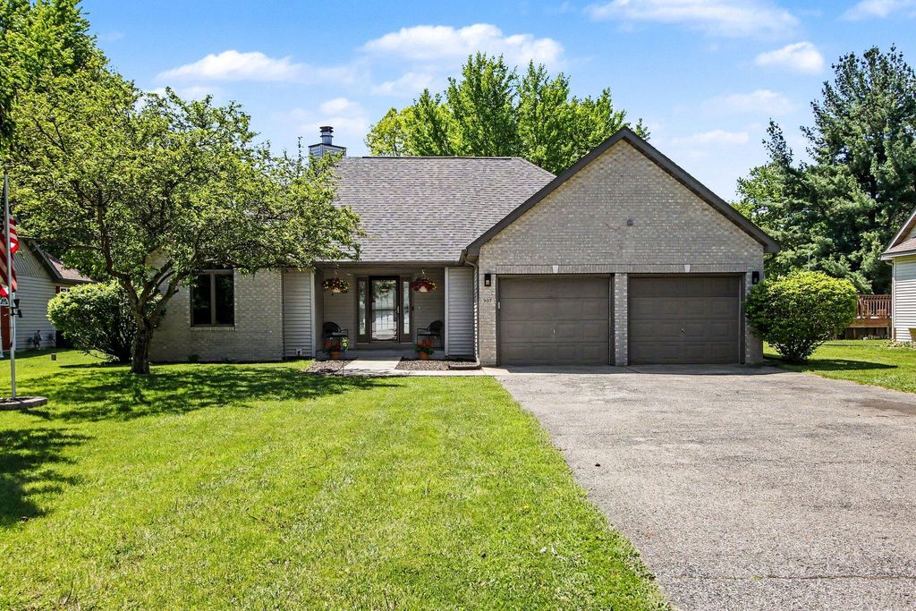 Photo of 907 E 12th Street, Hobart, IN 46342 (MLS # 838945)