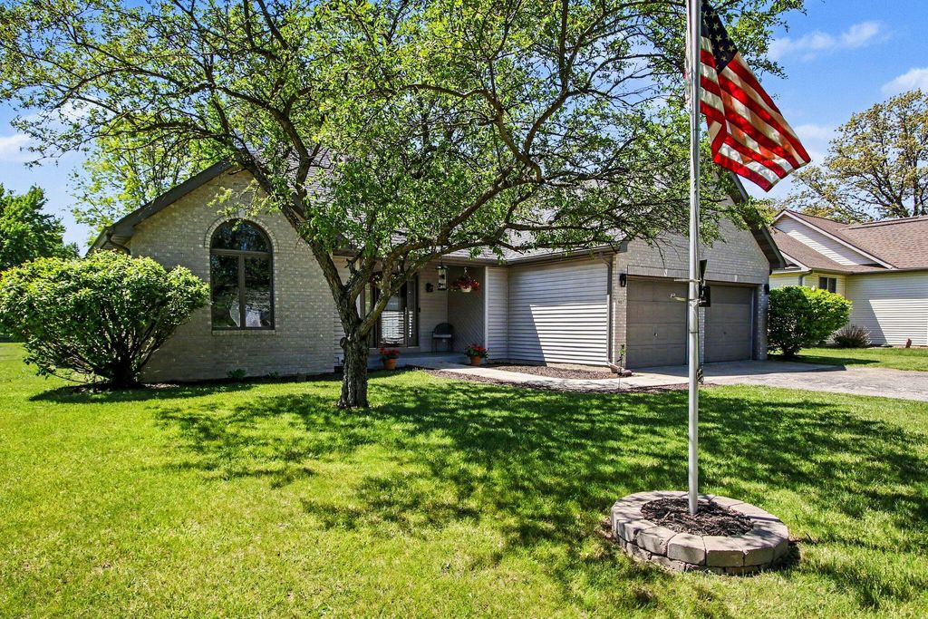 Photo of 907 E 12th Street, Hobart, IN 46342 (MLS # 838945)