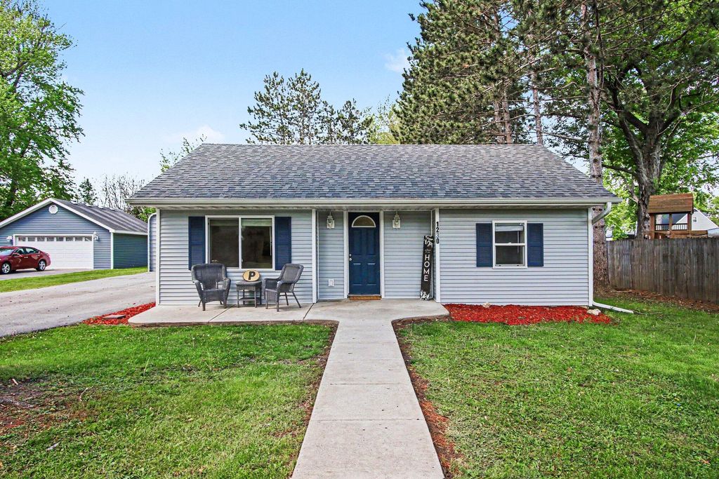 Photo of 1230 Fleming Street, Hobart, IN 46342 (MLS # 838636)