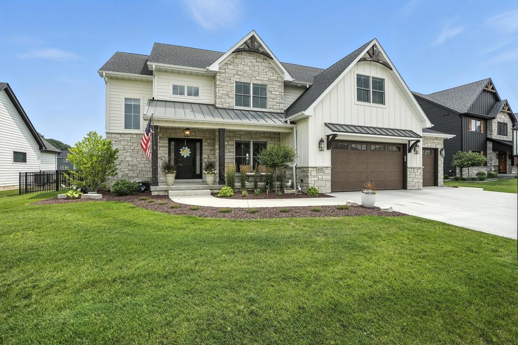 Photo of 9721 Sweetspire Avenue, Saint John, IN 46373 (MLS # 831295)