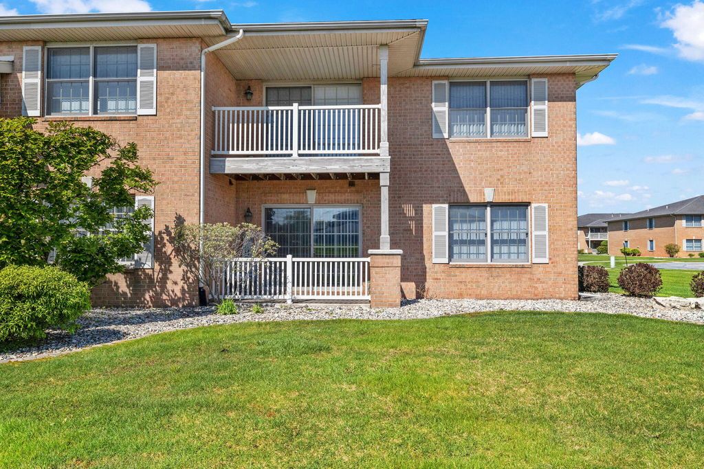 Photo of 9831 Wildwood Circle, Munster, IN 46321 (MLS # 838279)