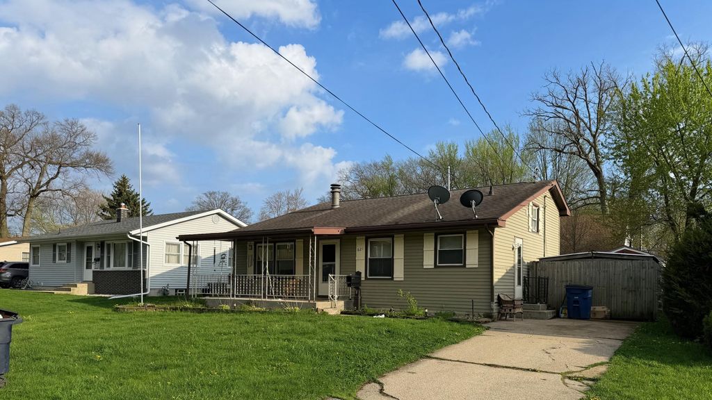 Photo of 621 Superior Street, Michigan City, IN 46360 (MLS # 837374)