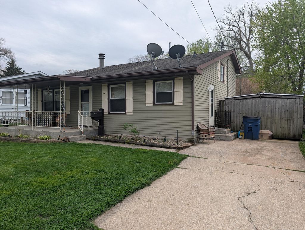 Photo of 621 Superior Street, Michigan City, IN 46360 (MLS # 837374)