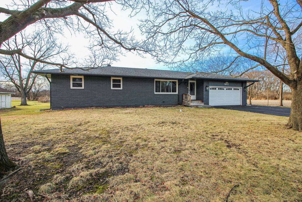 Photo of 6912 Colorado Street, Merrillville, IN 46410 (MLS # 832923)