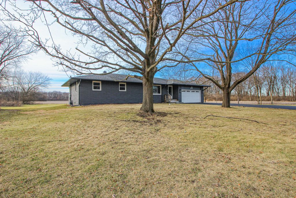 Photo of 6912 Colorado Street, Merrillville, IN 46410 (MLS # 832923)