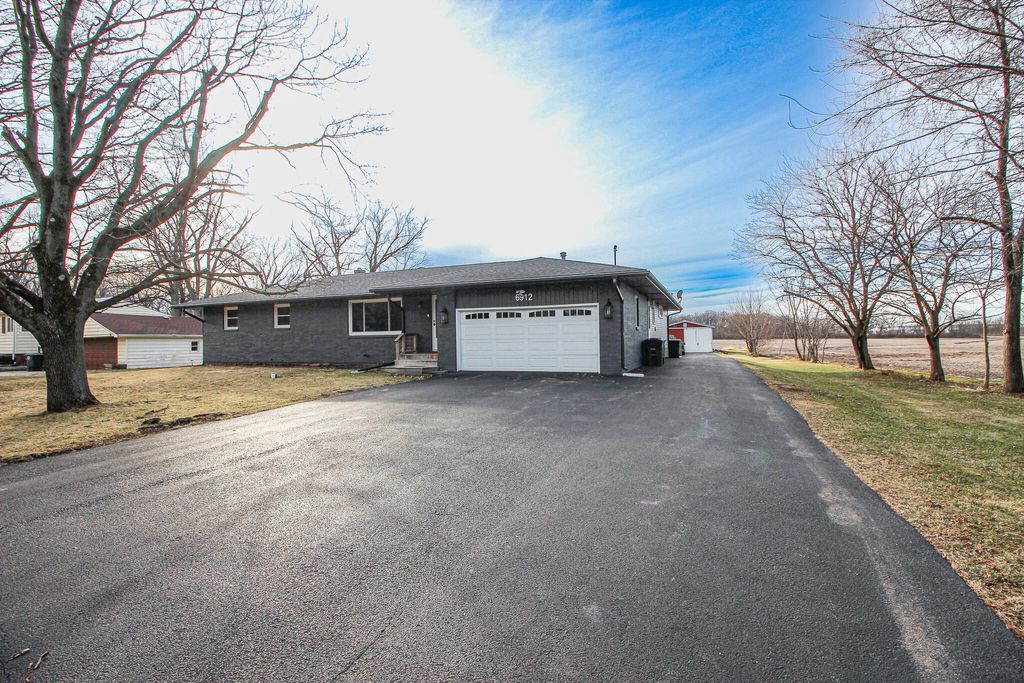 Photo of 6912 Colorado Street, Merrillville, IN 46410 (MLS # 832923)