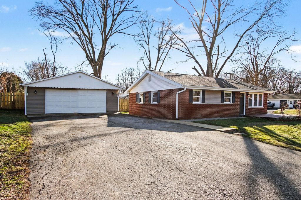 Photo of 1700 Clayton Street, Valparaiso, IN 46383 (MLS # 834729)