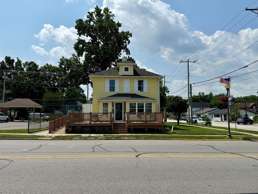 Photo of 321 Broadway Avenue, Chesterton, IN 46304 (MLS # 842974)