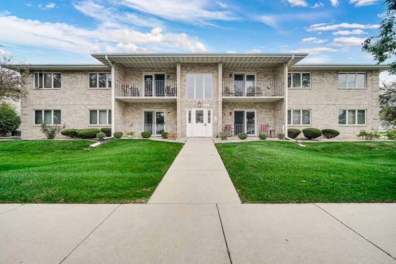 Photo of 9243 Waymond Avenue, Highland, IN 46322 (MLS # 846264)