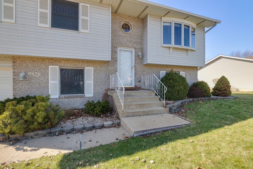 Photo of 8676 Fulton Place, Crown Point, IN 46307 (MLS # 835398)