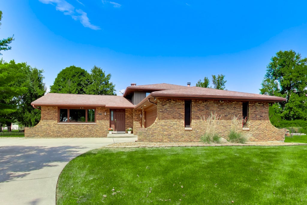 Photo of 8900 Porter Court, Crown Point, IN 46307 (MLS # 845013)