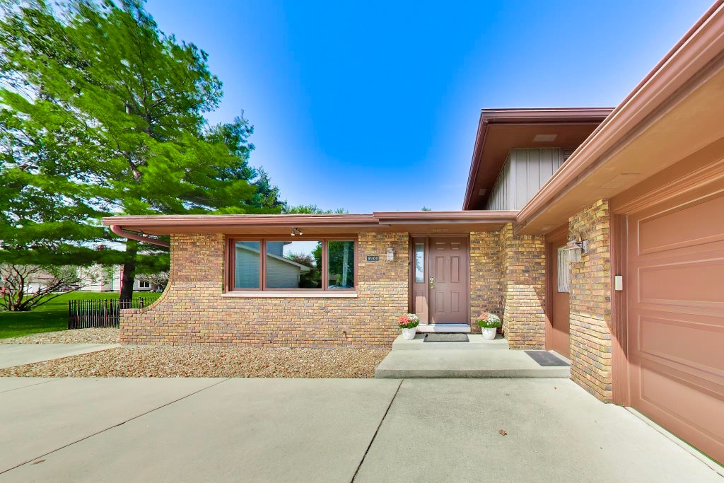 Photo of 8900 Porter Court, Crown Point, IN 46307 (MLS # 845013)