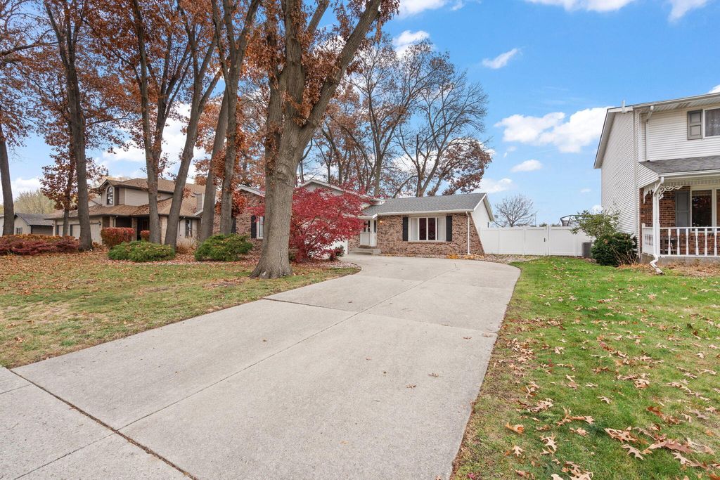 Photo of 341 Whitewood Drive, Schererville, IN 46375 (MLS # 831516)