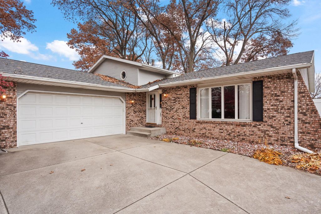 Photo of 341 Whitewood Drive, Schererville, IN 46375 (MLS # 831516)