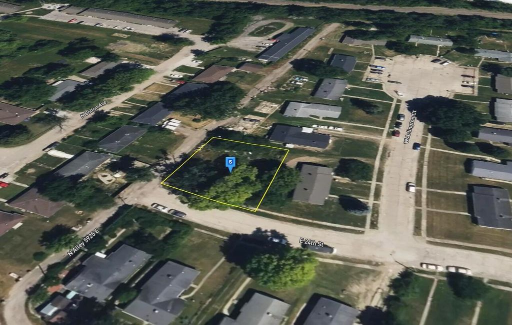 Photo of 5914 E 24th Street, Indianapolis, IN 46218 (MLS # 831184)