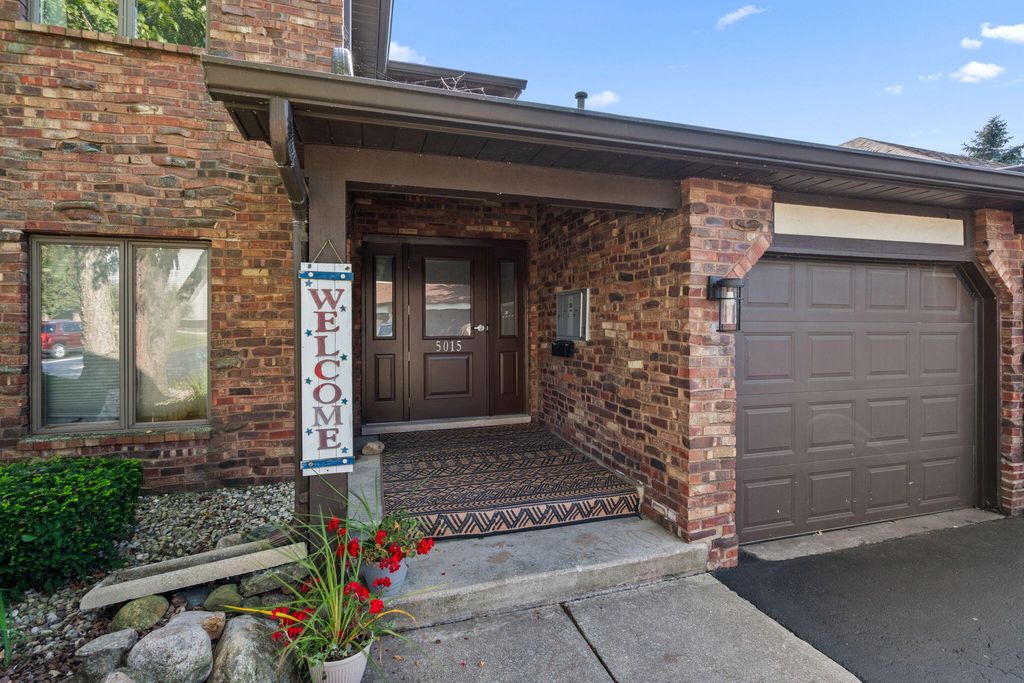 Photo of 5015 Spinnaker Lane #C, Crown Point, IN 46307 (MLS # 835304)