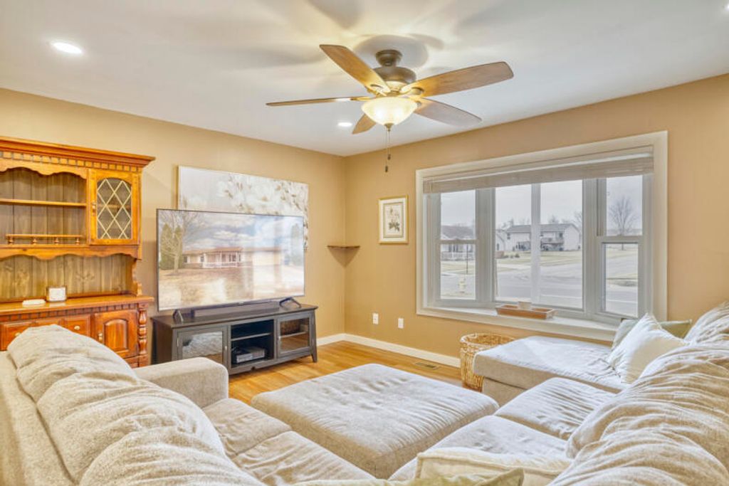 Photo of 400 Woodbridge Drive, Lowell, IN 46356 (MLS # 834239)