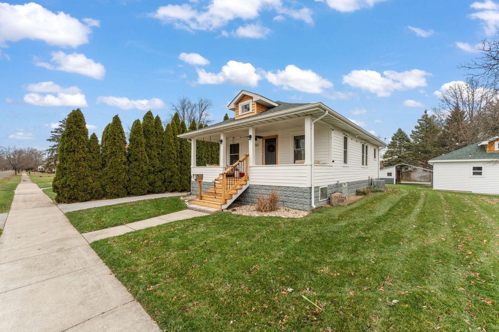 Photo of 233 S Washington Street, Hobart, IN 46342 (MLS # 831395)