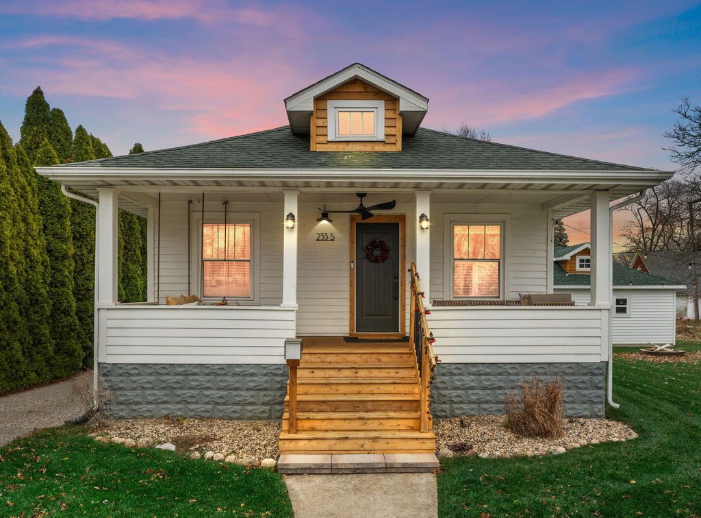 Photo of 233 S Washington Street, Hobart, IN 46342 (MLS # 831395)