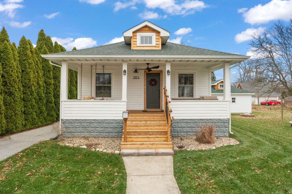 Photo of 233 S Washington Street, Hobart, IN 46342 (MLS # 831395)