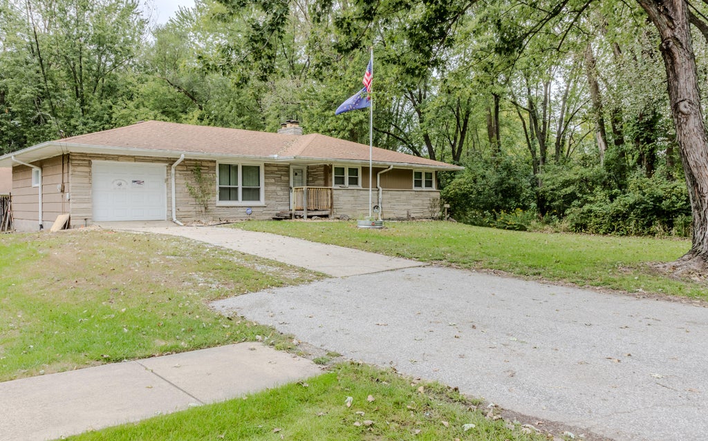 Photo of 810 S Cline Avenue, Griffith, IN 46319 (MLS # 845910)