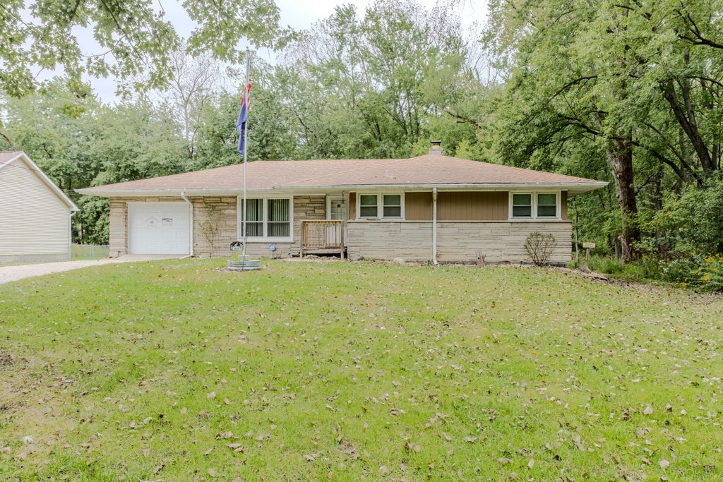 Photo of 810 S Cline Avenue, Griffith, IN 46319 (MLS # 845910)