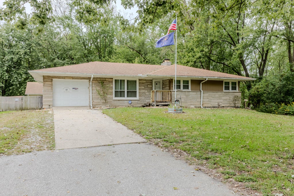 Photo of 810 S Cline Avenue, Griffith, IN 46319 (MLS # 845910)