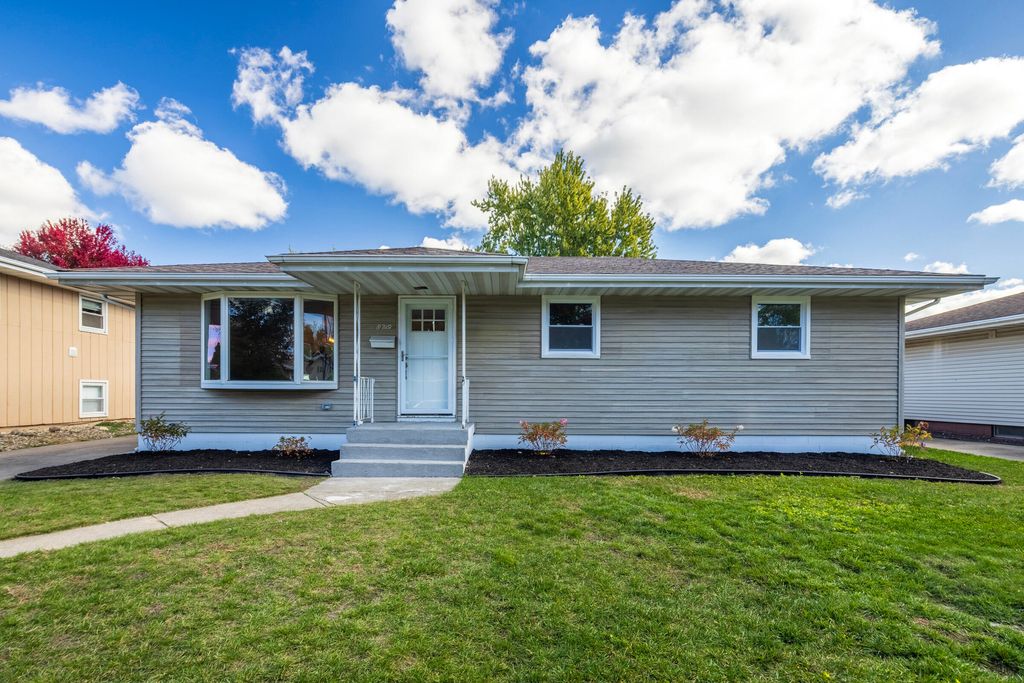 Photo of 8749 Monroe Avenue, Munster, IN 46321 (MLS # 830202)