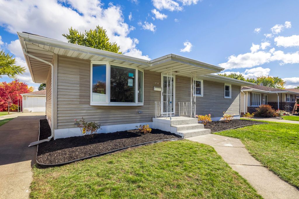 Photo of 8749 Monroe Avenue, Munster, IN 46321 (MLS # 830202)