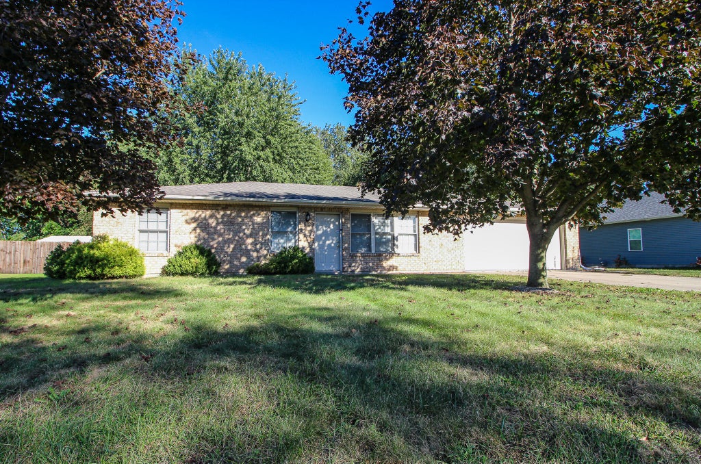 Photo of 417 Hickory Street NW, DeMotte, IN 46310 (MLS # 846117)