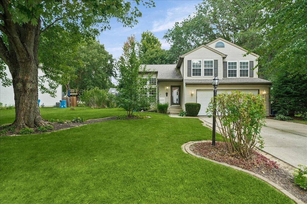 Photo of 801 S 19th Street, Chesterton, IN 46304 (MLS # 844902)