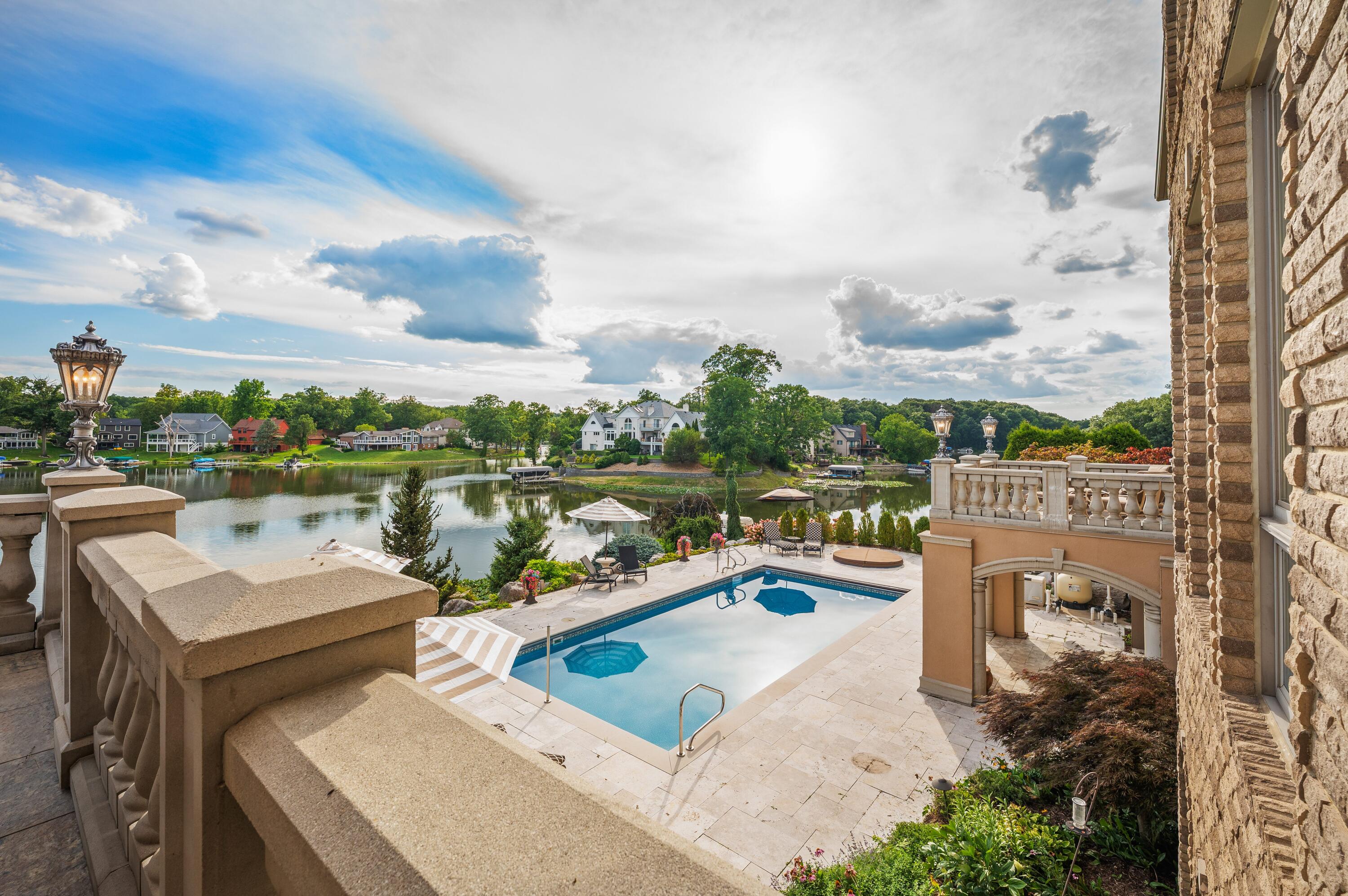 459 Surrey Hill Lane