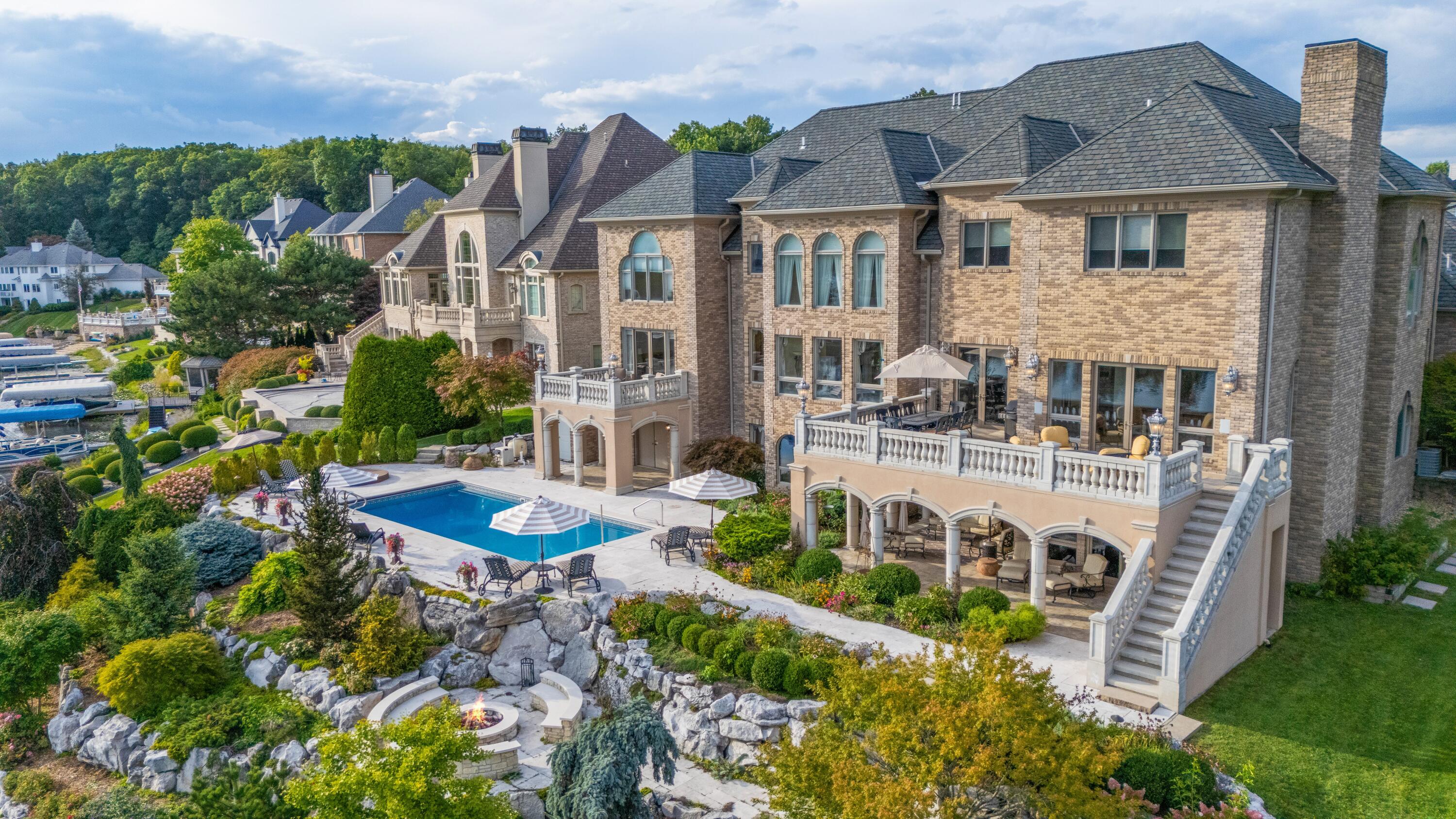 459 Surrey Hill Lane