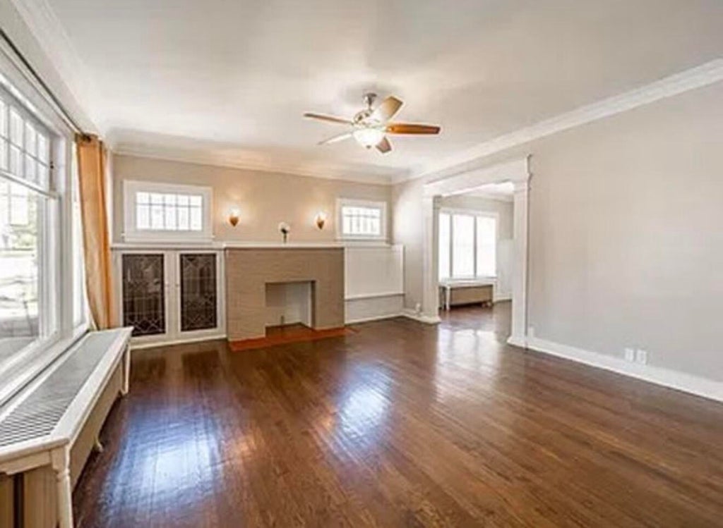 Photo of 308 Brown Street, Valparaiso, IN 46383 (MLS # 841940)