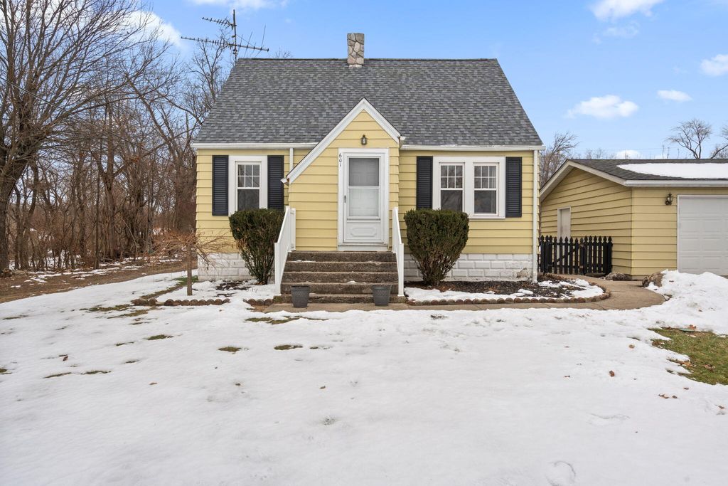 Photo of 601 Azalea Street SE, DeMotte, IN 46310 (MLS # 831804)