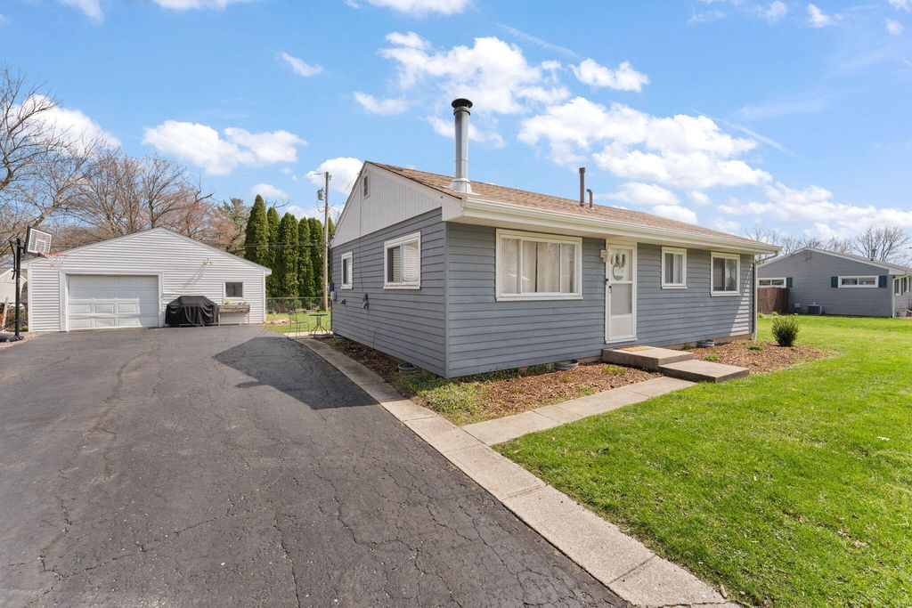 Photo of 5404 Smilax Lane, Valparaiso, IN 46383 (MLS # 836699)