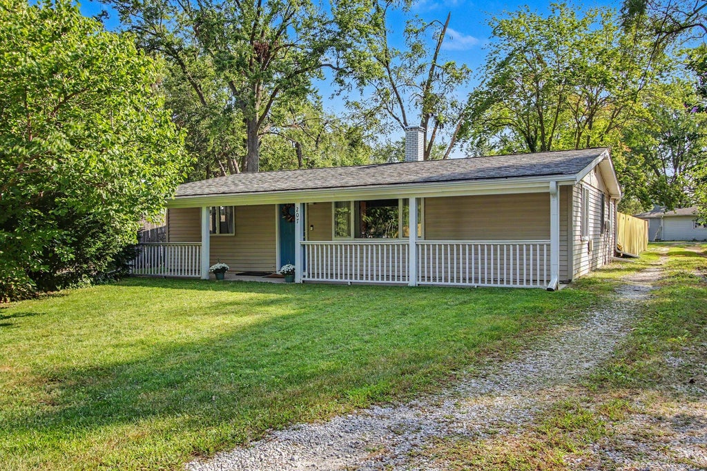 Photo of 207 Arrowhead Trail, Porter, IN 46304 (MLS # 845233)