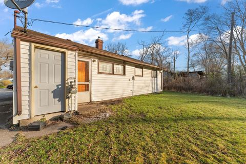 Single Family Residence in Gary IN 2601 Marshalltown Drive 3.jpg