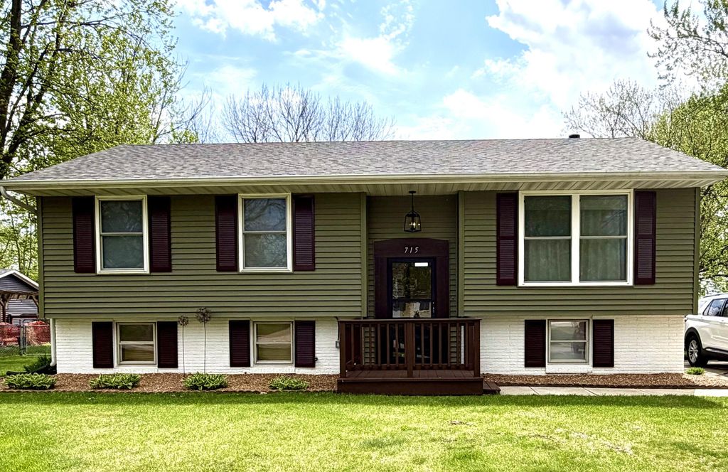 Photo of 715 Cheyenne Drive, Lowell, IN 46356 (MLS # 837342)