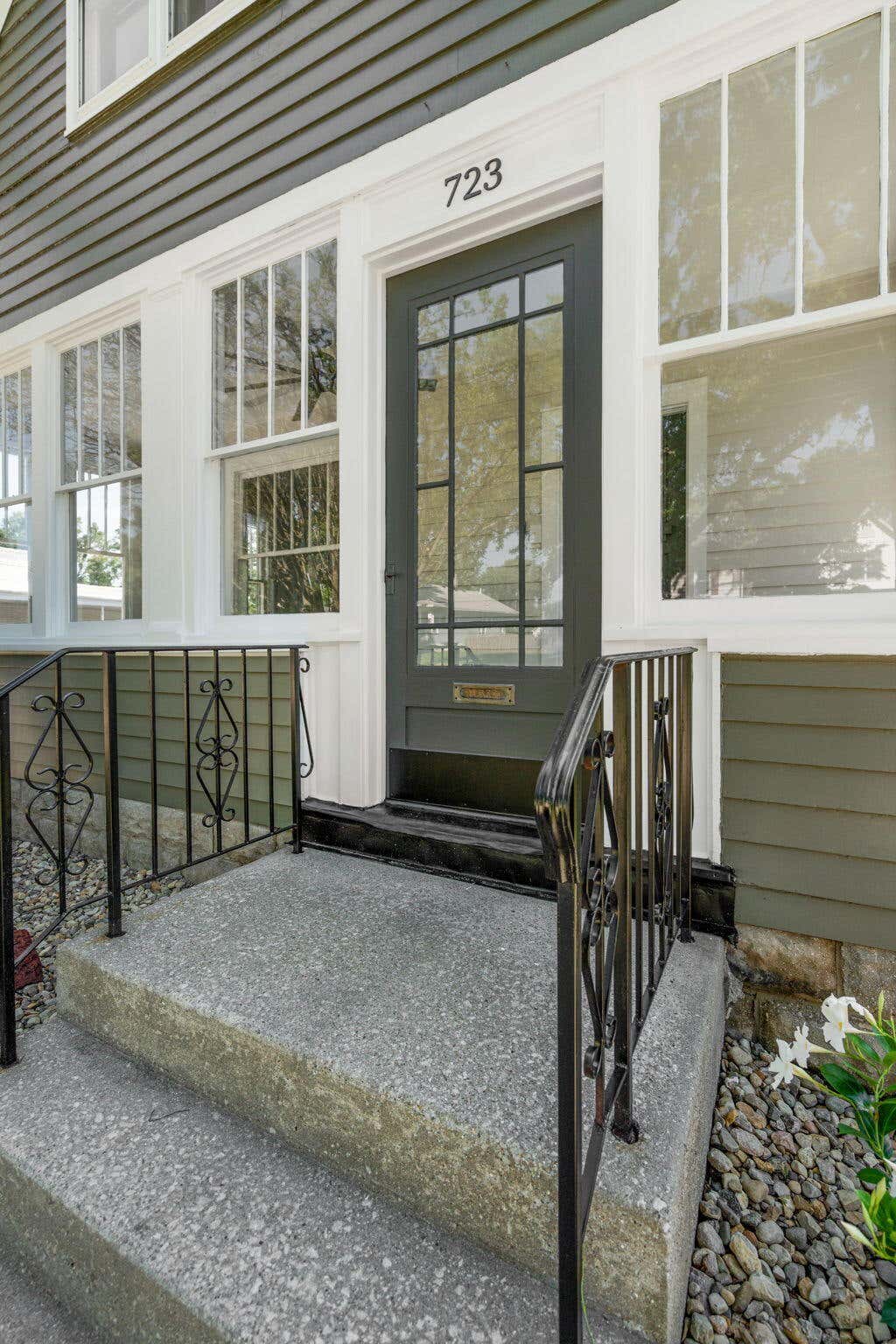 Photo of 723 Lincoln Street, Hobart, IN 46342 (MLS # 843191)