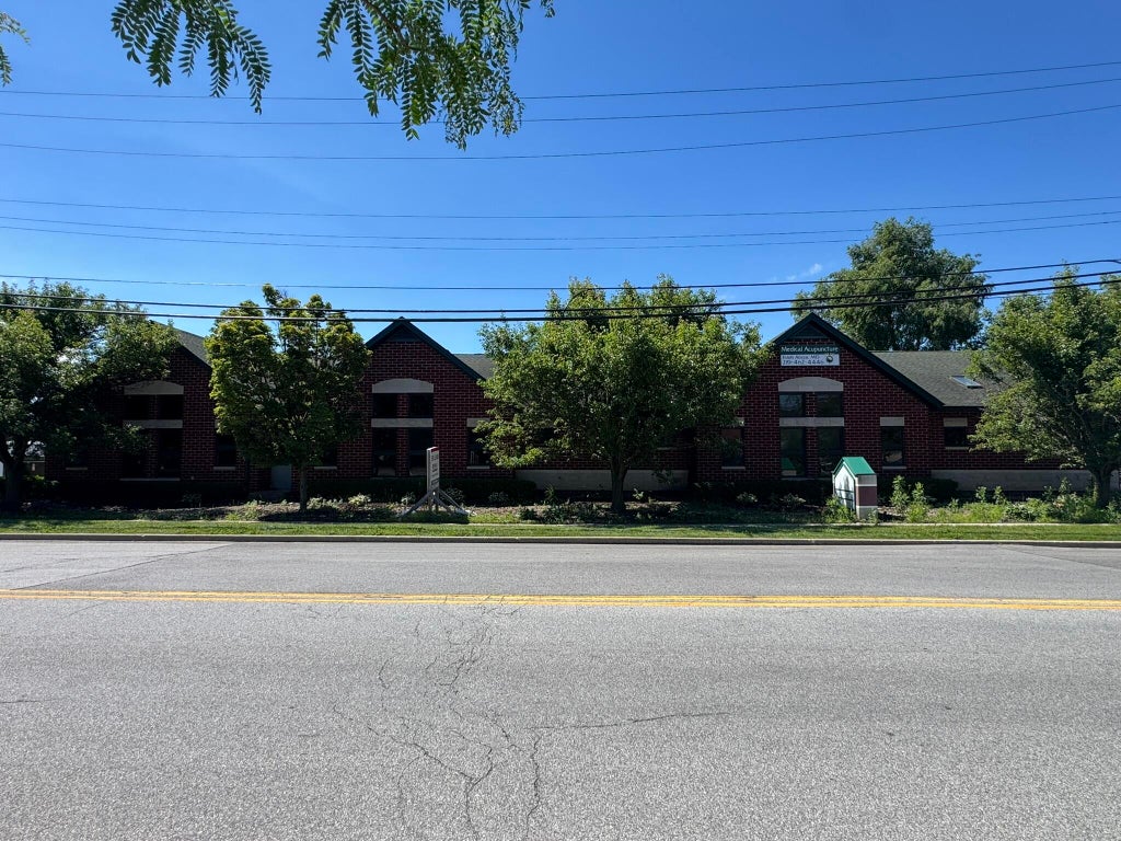 Photo of 808-810 E Lincolnway, Valparaiso, IN 46383 (MLS # 846105)