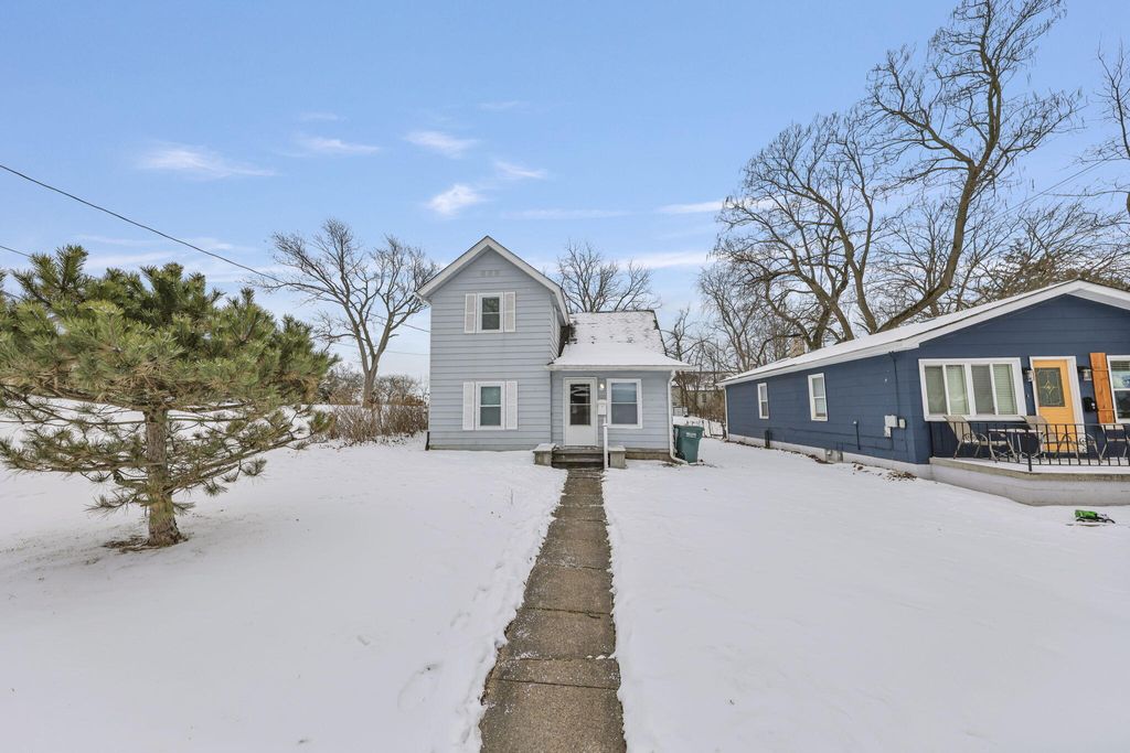 Photo of 820 Brown Street, Valparaiso, IN 46383 (MLS # 833396)