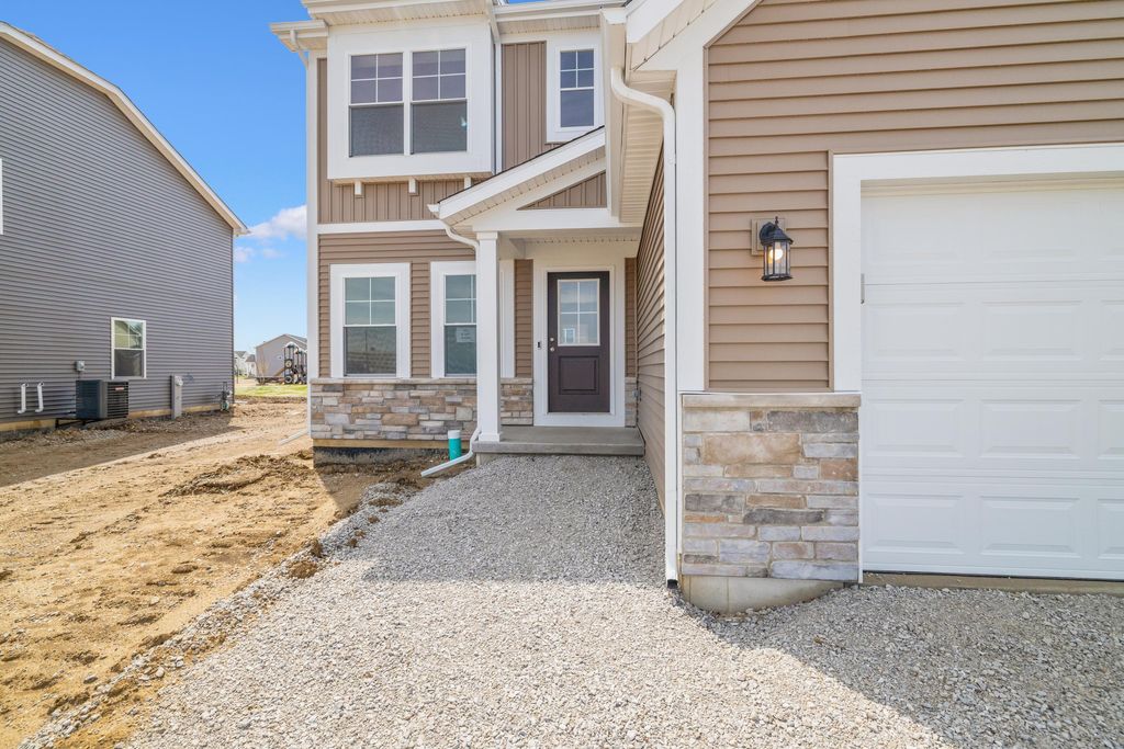 Photo of 563 E 130th Avenue, Crown Point, IN 46307 (MLS # 837505)